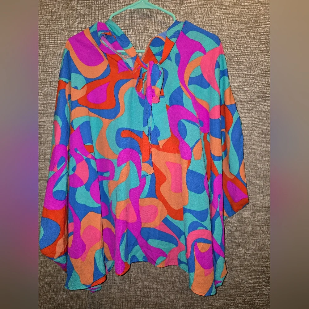 Colorful Abstract Patterned Top - Picture 2 of 3